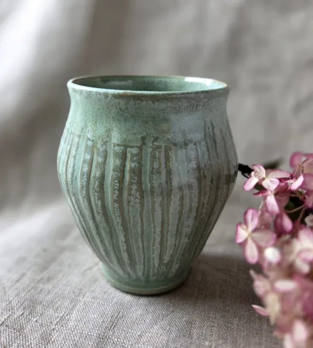 Turkis vase med striper